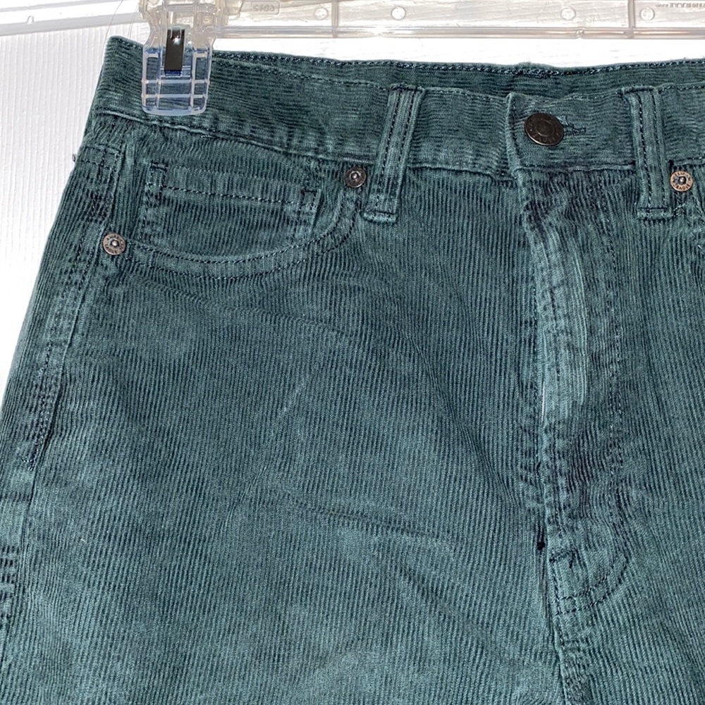 AE Mom High Rise Corduroy Jeans GREEN